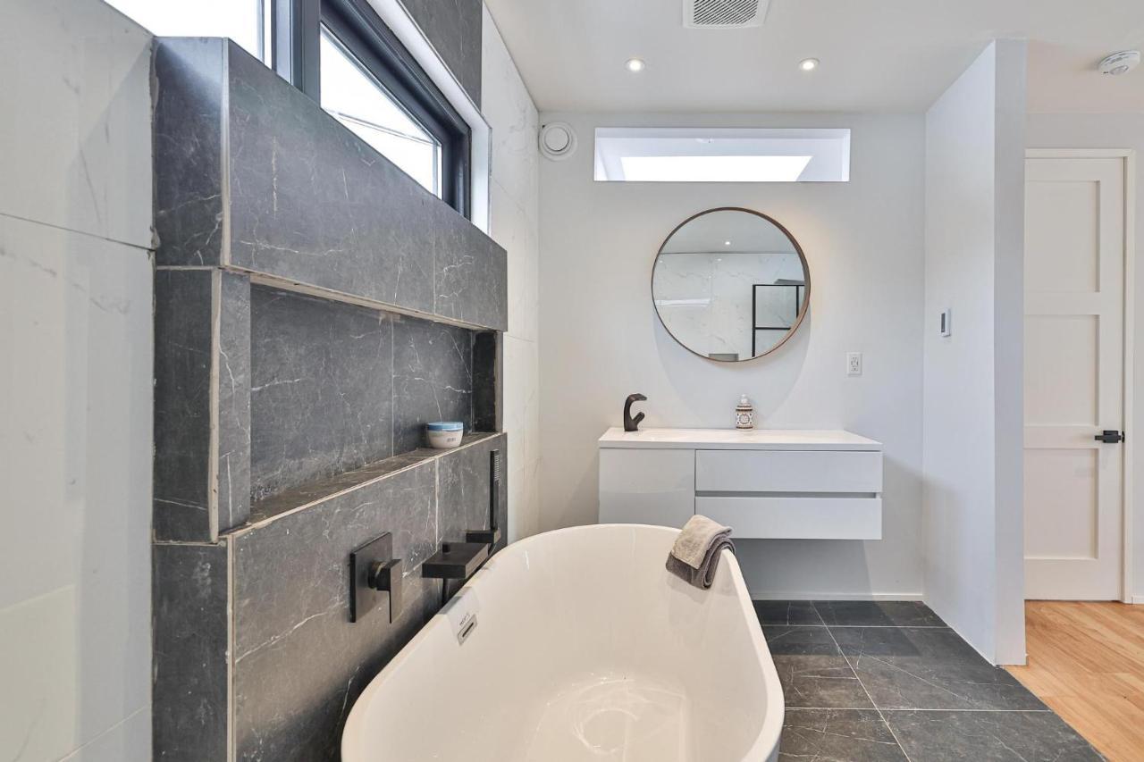 New Modern 1400 Sq Ft Coach House Near Everything Toronto Ngoại thất bức ảnh