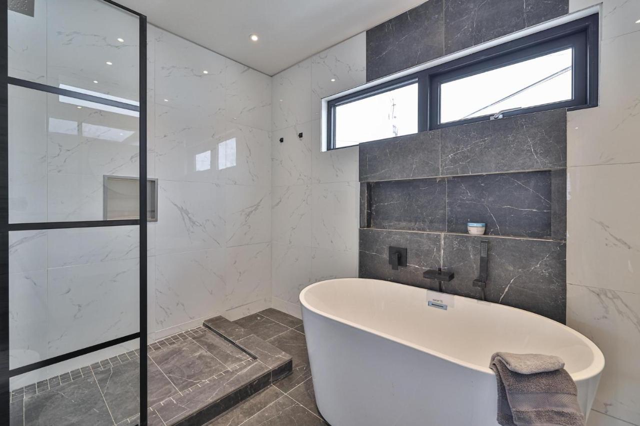 New Modern 1400 Sq Ft Coach House Near Everything Toronto Ngoại thất bức ảnh